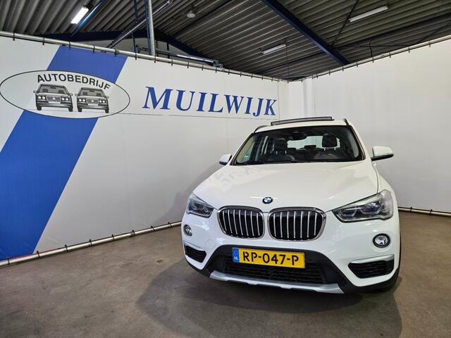 BMW X1 sDrive18i High Executive / Pano / LED