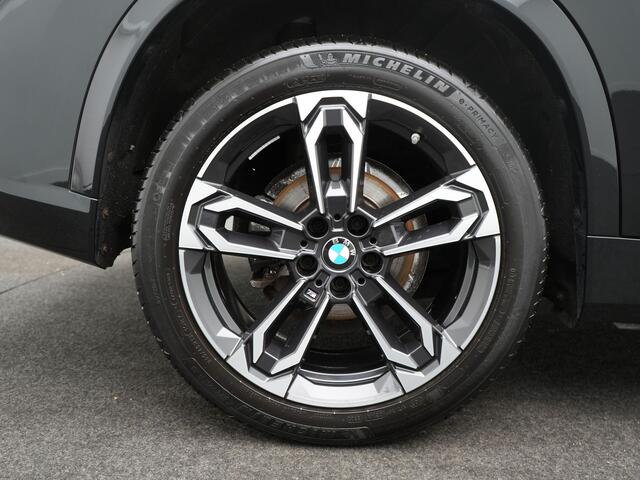 BMW X1 sDrive18i M-Sport - RIJKLAARPRIJS - Automaat - Rondomzichtcamera - Head-Up Display - Elektrisch Glazen dak - Apple Carplay - Android Auto - Harman Kardon Audio