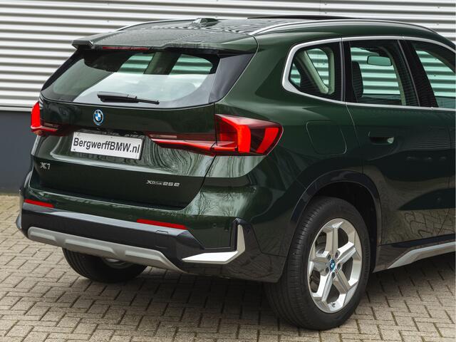 BMW X1 xDrive25e - xLine - Pano - Trekhaak - Camera - Stuurwiel verwarmd