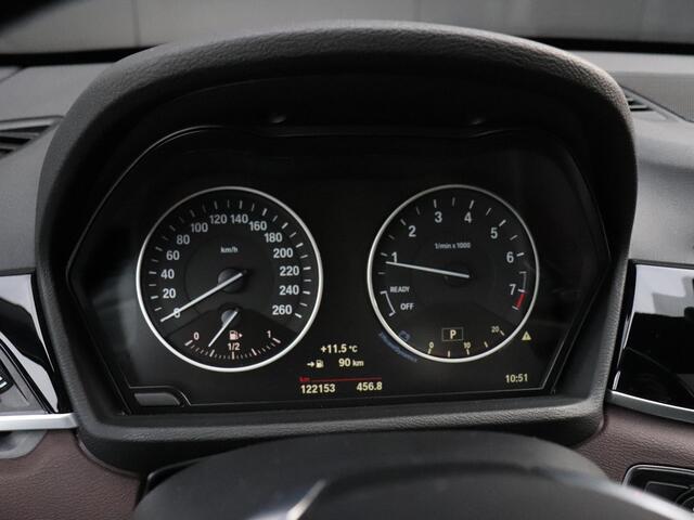 BMW X1 sDrive20i High Executive | LEDER | PANO-DAK | HEAD-UP | PDC | CRUISE | STOELVERW. |