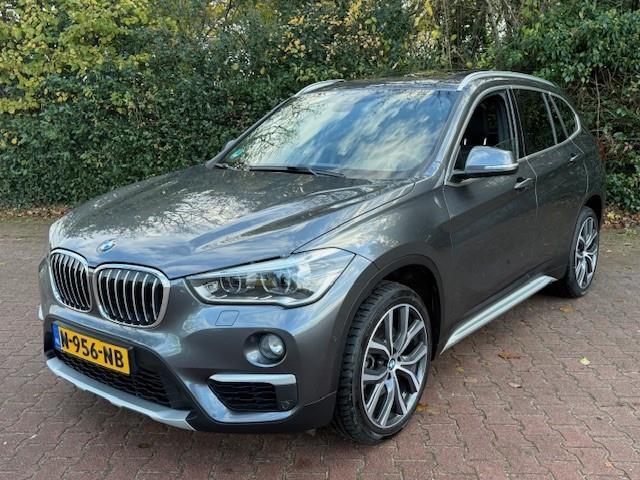 BMW X1 XDRIVE 20i HIGH EXECUTIVE THAAK/PANO/HLEER/HUP/LED/HARMAN KARDON