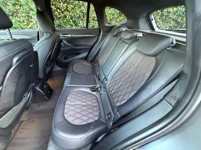 BMW X1 XDRIVE 20i HIGH EXECUTIVE THAAK/PANO/HLEER/HUP/LED/HARMAN KARDON