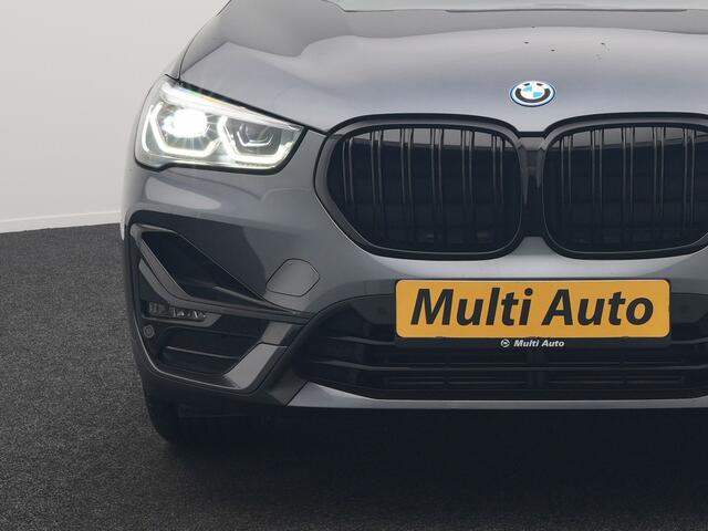 BMW X1 xDrive25e Sportline Plug In Hybrid 221pk Dealer O.H. PHEV | Trekhaak | Panodak | Adaptive Cruise | Camera | Lederen Sportstoelen Memory & Verwarmd | Sfeerverlichting | Navigatie | DAB |