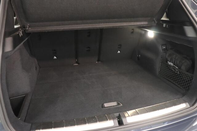 BMW X1 sDrive20i Orange Edition III | Panoramadak | Camera | Sportstoelen | Trekhaak | Leder bekleding | DAB+ | Stoelverwarming | Elektr achterklep |