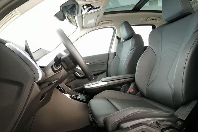 BMW X1 sDrive18iA xLine ** ADAPT. LED, LEDER, PANORAMA, TREKH, ADAPT. CRUISE, ACT. SPORTST ** 1e EIG - Ex BMW-AG - UNFALLFREI ** ** INFORMEER OOK NAAR ONZE AANTREKKELIJKE FINANCIAL-LEASE TARIEVEN **