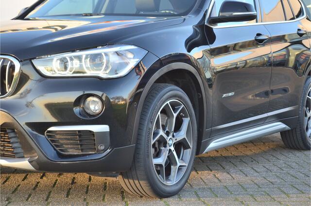 BMW X1 xDrive20i Panodak | Leer | Head up | Trekh. 2000kg | Dealer onderhouden!