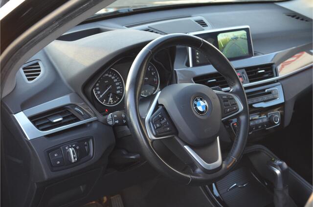 BMW X1 xDrive20i Panodak | Leer | Head up | Trekh. 2000kg | Dealer onderhouden!