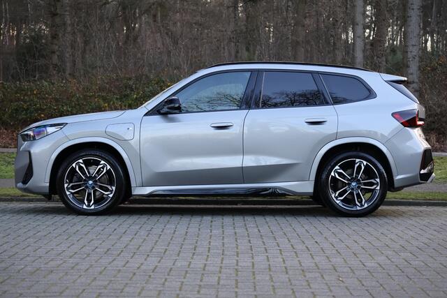 BMW X1 xDrive30e M-Sport | HUD | 360 | Harman Kardon | Pano | Massage | Elektr. Trekhaak | Driving ass + | Stuurwielverwarming | Keyless | Etc.