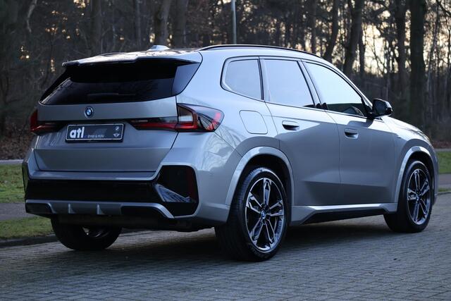 BMW X1 xDrive30e M-Sport | HUD | 360 | Harman Kardon | Pano | Massage | Elektr. Trekhaak | Driving ass + | Stuurwielverwarming | Keyless | Etc.