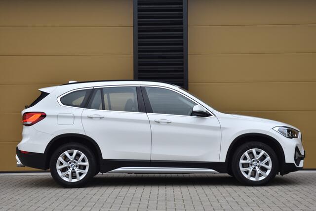 BMW X1 sDrive20i Executive * Trekhaak * Face Lift model * LED * Sportstoelen *