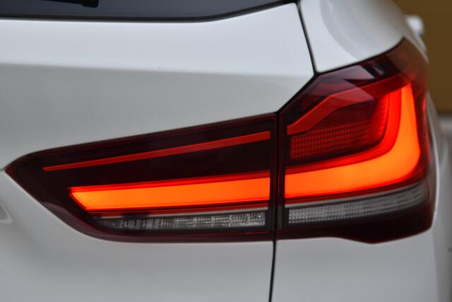 BMW X1 sDrive20i Executive * Trekhaak * Face Lift model * LED * Sportstoelen *