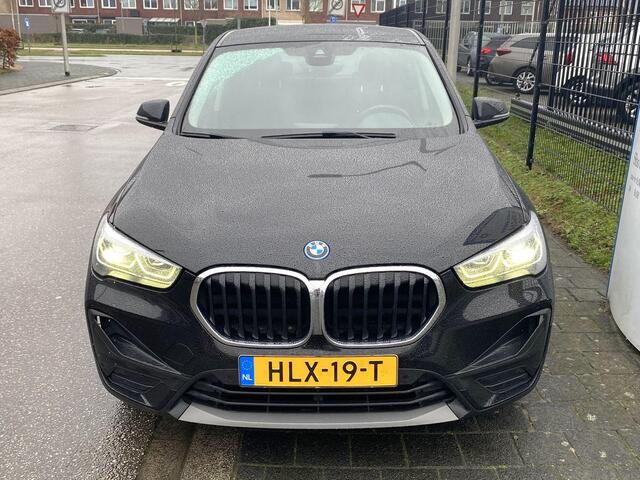 BMW X1 xDrive25e 220pk Executive 12-2021 met o.a. stoel-/stuurverwarming, LED, navi, pdc, etc.