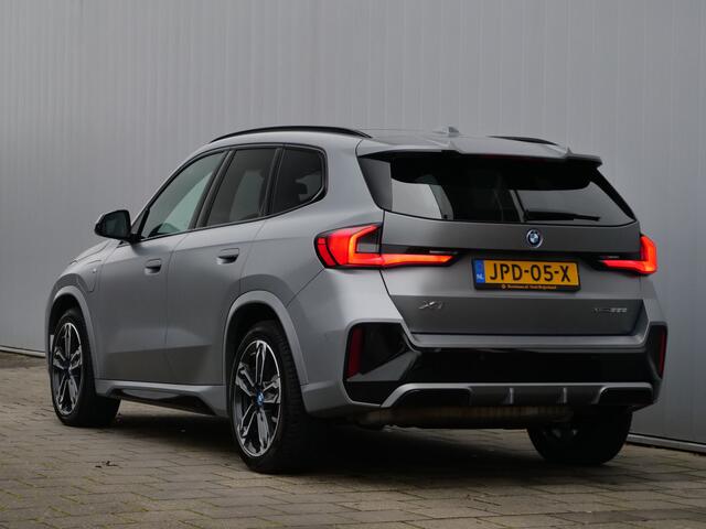 BMW X1 xDrive25e M Sport pakket Pro 245 Pk Automaat Schuifdak / Winterpakket / Harman Kardon