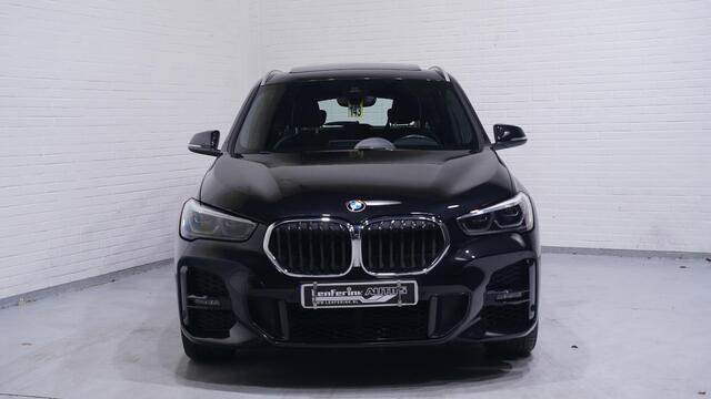 BMW X1 sDrive20i M Sport Panoramadak 1e Eig. NAP Head up Camera Apple Carplay Led koplampen