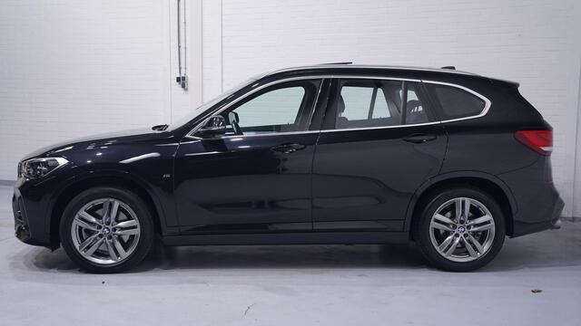 BMW X1 sDrive20i M Sport Panoramadak 1e Eig. NAP Head up Camera Apple Carplay Led koplampen