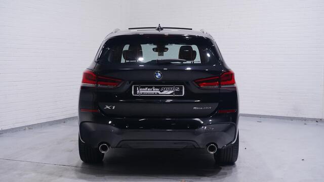 BMW X1 sDrive20i M Sport Panoramadak 1e Eig. NAP Head up Camera Apple Carplay Led koplampen