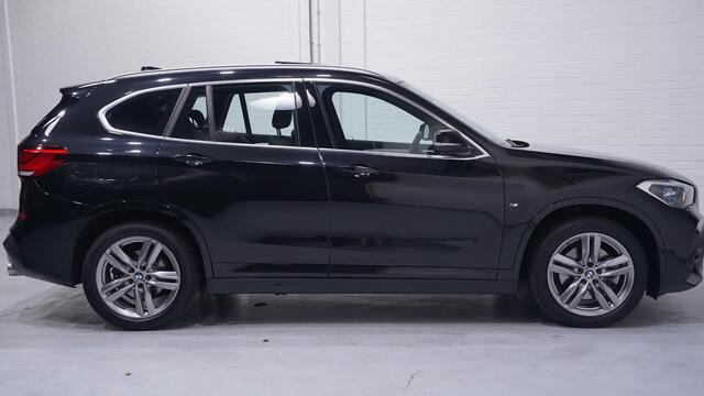 BMW X1 sDrive20i M Sport Panoramadak 1e Eig. NAP Head up Camera Apple Carplay Led koplampen