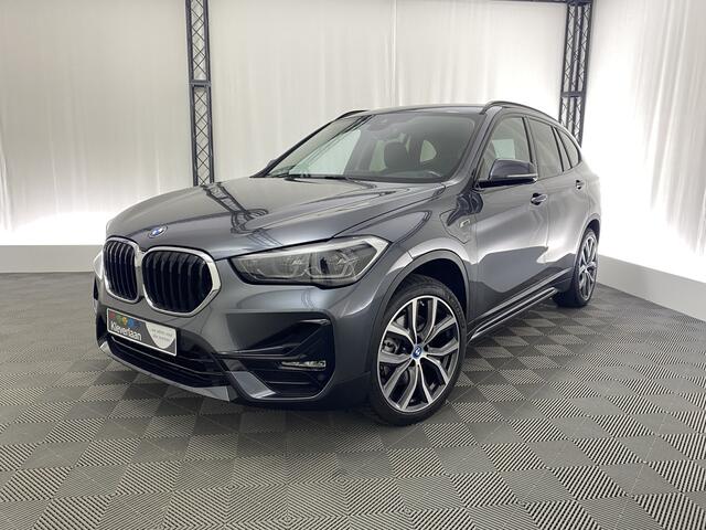 BMW X1 xDrive25e Automaat | Navi | M Stuur | Ambient Lighting | 19'' LMV | Camera |