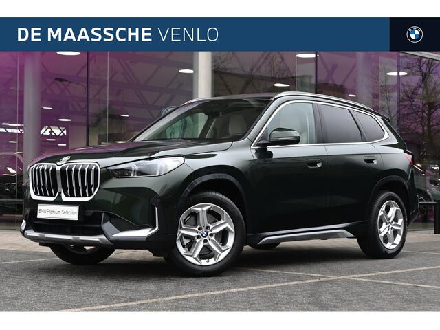 BMW X1 sDrive20i High Executive xLine Automaat / Panoramadak / Trekhaak / Sportstoelen / Parking Assistant Professional / Comfort Access / Head-Up / Adaptieve LED