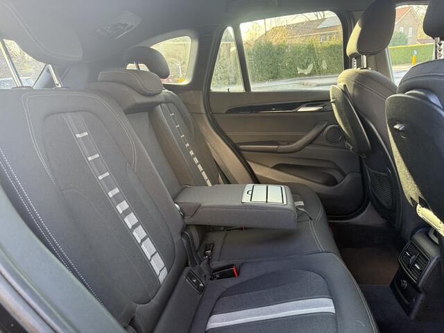 BMW X1 xDrive20i High Exe 190pk AWD, Sport-line | Camera | Navi+