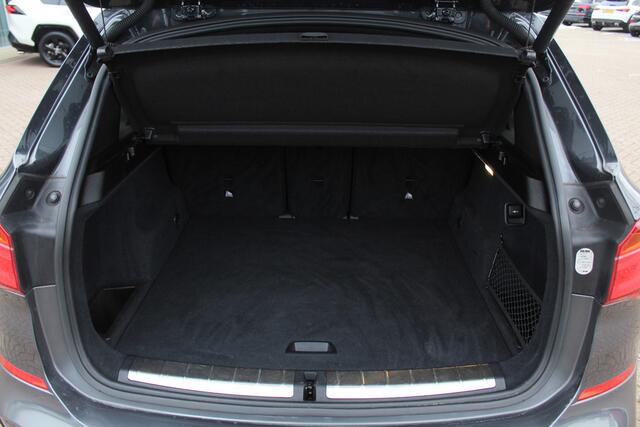 BMW X1 sDrive20i High Executive Edition M Sport / Trekhaak / Panoramadak / Camera / Leder / Head-up / 19'' / Navigatie / DAB / Cruise Control