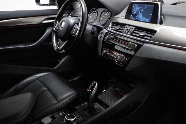 BMW X1 sDrive20i High Executive | LED | LEDER | STUUR / STOEL- VERWARMING | TREKHAAK | 18"