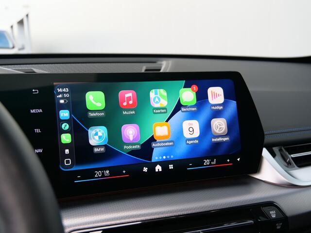 BMW X1 xDrive25e M Sport pakket Pro 245 Pk Automaat Schuifdak / Winterpakket / Harman Kardon