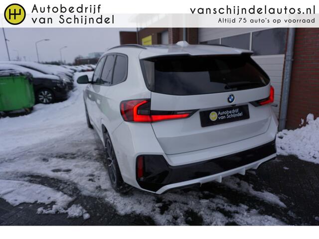 BMW X1 XDRIVE 2.3I 204PK M-SPORT KEURIGE NETTE STAAT VOLLEDIG DEALER ONDERHOUDEN ELECTR.TREKHAAK 360CAMERA FULL LED LEDER SPORTSTUUR+STOELEN VIRTUEEL COCKPIT STOELVERWARMING ANDROID/APPLECARPLAY NAVI CRUISE CLIMA PDC V+A ENZ...