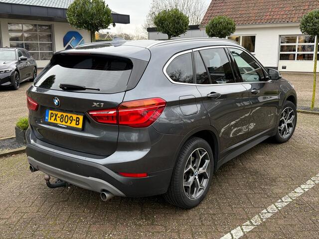 BMW X1 sDrive20i High Executive | LEDER | CAMERA | TREKHAAK | STOELVERWARMING | ELEKTR. KOFFERKLEP |