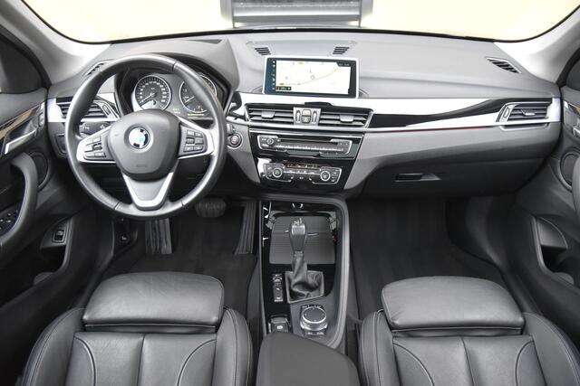 BMW X1 xDrive20i High Executive * Trekhaak * Camera * Panoramadak * Head-up * X-Line *