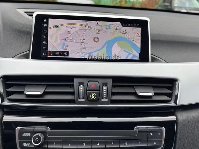 BMW X1 xDrive25e ** NAVI+, KEYLESS, STANDK, CAMERA, SPIEGELPACK, STOELVERW ** 1e EIG - UNFALLFREI - VOL. BMW ONDERH ** ** INFORMEER OOK NAAR ONZE AANTREKKELIJKE FINANCIAL-LEASE TARIEVEN **