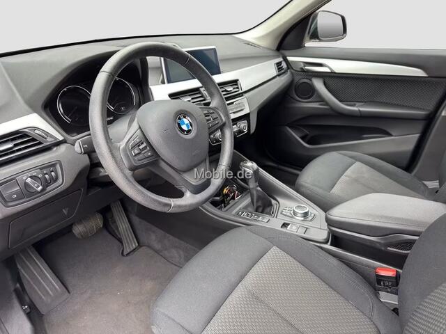 BMW X1 xDrive25e ** NAVI+, KEYLESS, STANDK, CAMERA, SPIEGELPACK, STOELVERW ** 1e EIG - UNFALLFREI - VOL. BMW ONDERH ** ** INFORMEER OOK NAAR ONZE AANTREKKELIJKE FINANCIAL-LEASE TARIEVEN **