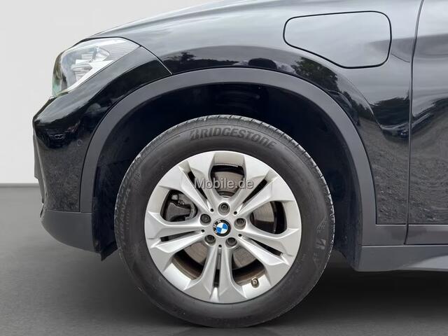 BMW X1 xDrive25e ** NAVI+, KEYLESS, STANDK, CAMERA, SPIEGELPACK, STOELVERW ** 1e EIG - UNFALLFREI - VOL. BMW ONDERH ** ** INFORMEER OOK NAAR ONZE AANTREKKELIJKE FINANCIAL-LEASE TARIEVEN **