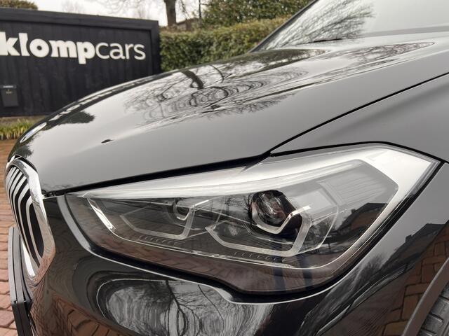 BMW X1 xDrive25e X-Line | Nav-Prof | HUD | Schuifdak | Leer | 19 inch | Trekhaak!