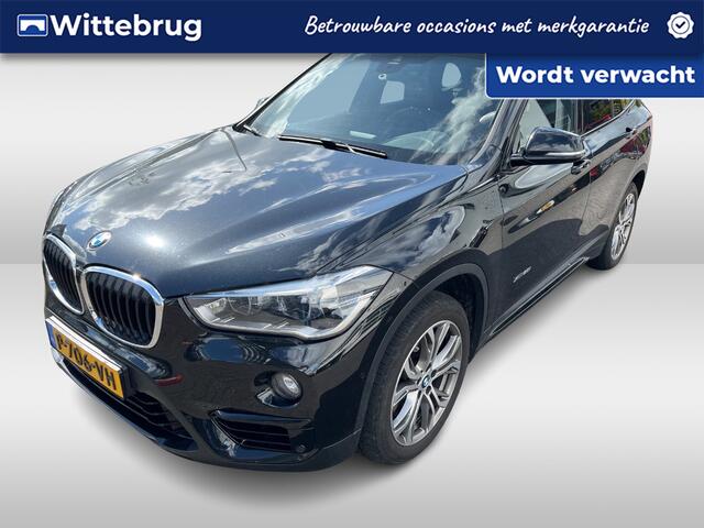 BMW X1 xDrive20i 192PK High Executive / Panoramadak / Memory Seat / Achteruitrijcamera / Trekhaak / Stoelverwarming