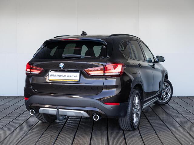 BMW X1 sDrive20i | Orange Edition | Business Edition Plus | Head-Up Display | Trekhaak | Verwarmd Stuurwiel
