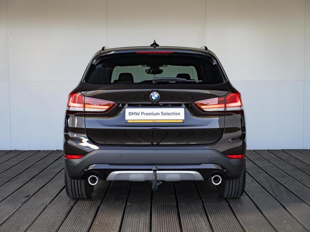 BMW X1 sDrive20i | Orange Edition | Business Edition Plus | Head-Up Display | Trekhaak | Verwarmd Stuurwiel