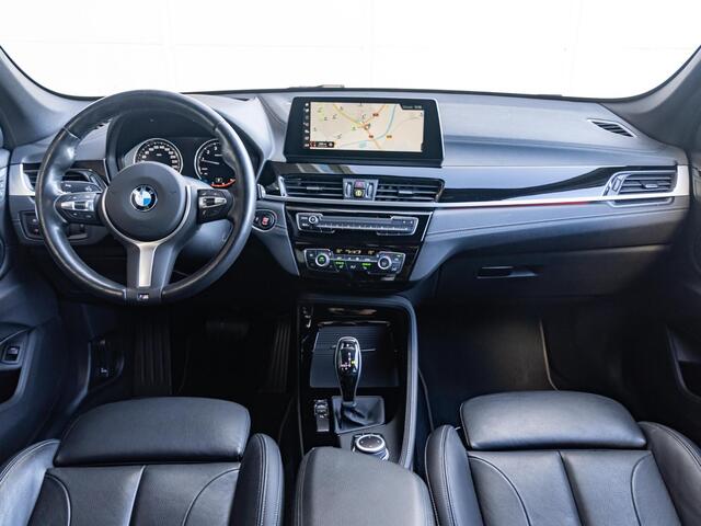 BMW X1 sDrive20i | Orange Edition | Business Edition Plus | Head-Up Display | Trekhaak | Verwarmd Stuurwiel