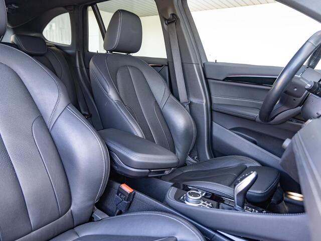 BMW X1 sDrive20i | Orange Edition | Business Edition Plus | Head-Up Display | Trekhaak | Verwarmd Stuurwiel