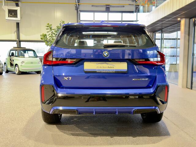BMW X1 xDrive25e High Executive M-Sport | Panorama | HUD | 360 Camera | Stoelverwarming | Carplay/Android