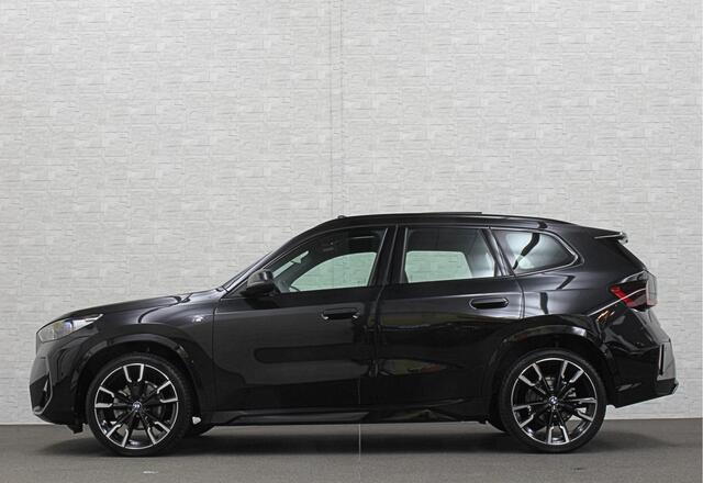 BMW X1 18i M-Sport | Panorama | Sportstoelen | Keyless-Entry | Sfeerverlichting | Achteruitrij-Camera | Carplay | Full-LED | Black-Optic | Getint Glas | Stoelverwarming | Draadloos Laden |