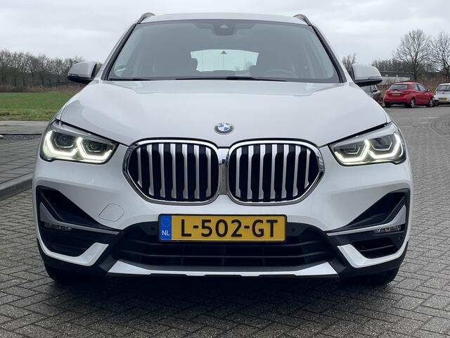 BMW X1 sDrive18i High Executive Edition | Leder | Elk achterklep | Panoramadak | Sfeerverlichting | 0492588956