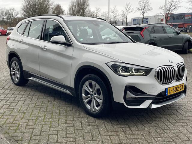 BMW X1 sDrive18i High Executive Edition | Leder | Elk achterklep | Panoramadak | Sfeerverlichting | 0492588956