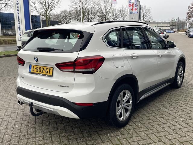 BMW X1 sDrive18i High Executive Edition | Leder | Elk achterklep | Panoramadak | Sfeerverlichting | 0492588956