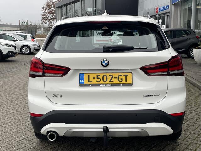 BMW X1 sDrive18i High Executive Edition | Leder | Elk achterklep | Panoramadak | Sfeerverlichting | 0492588956