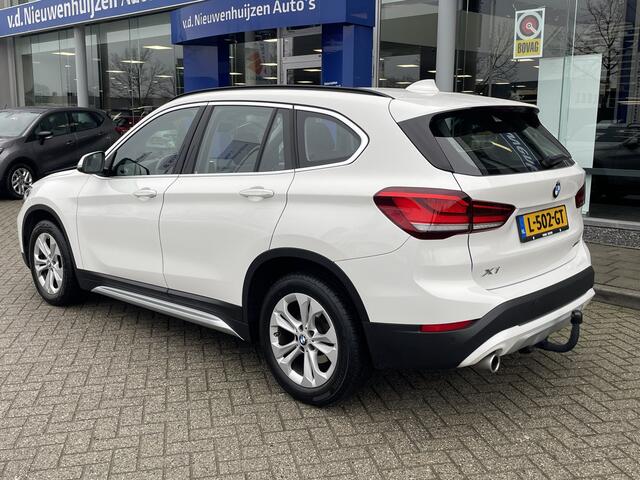 BMW X1 sDrive18i High Executive Edition | Leder | Elk achterklep | Panoramadak | Sfeerverlichting | 0492588956