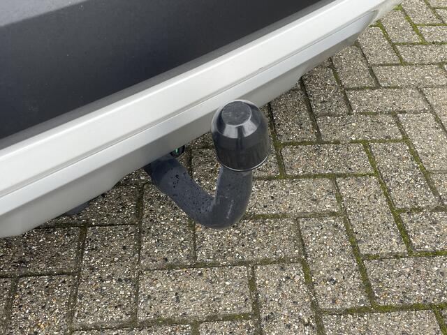 BMW X1 sDrive18i High Executive Edition | Leder | Elk achterklep | Panoramadak | Sfeerverlichting | 0492588956