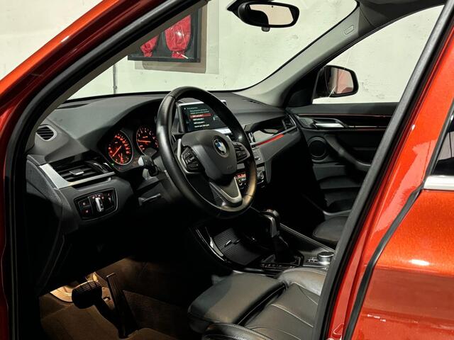 BMW X1 xDrive20i High Executive | X-Line |Panoramadak | Lederen bekleding | Trekhaak | NL auto | Dealer onderhouden |