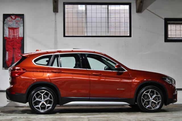 BMW X1 xDrive20i High Executive | X-Line |Panoramadak | Lederen bekleding | Trekhaak | NL auto | Dealer onderhouden |