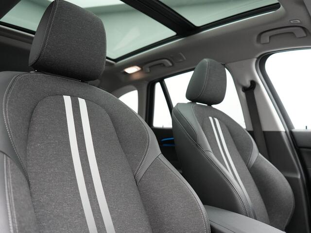 BMW X1 xDrive25e Sportline Plug In Hybrid 221pk Dealer O.H PHEV | Panodak | Camera | Sportstoelen Verwarmd | Sfeerverlichting | Cruise Control | Navigatie | DAB |